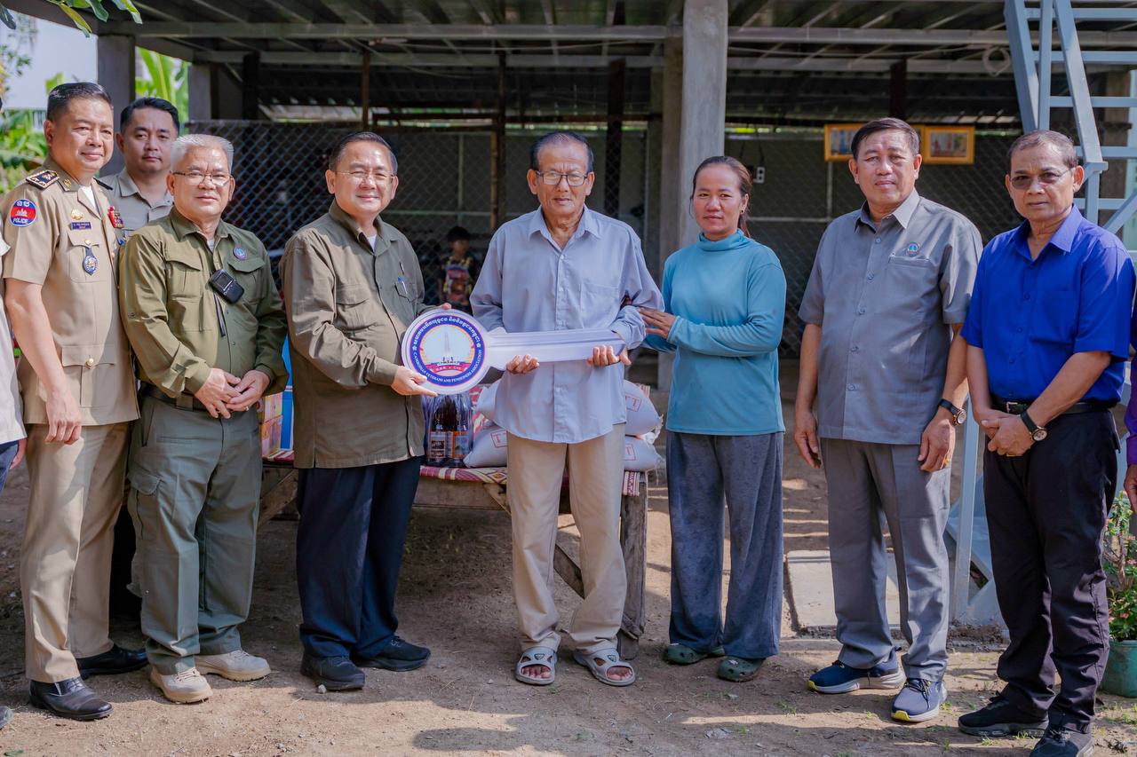 អតីតយុទ្ធជន និងនិវត្តជន ៩គ្រួសារ នៅស្រុកបវេល និងស្រុកថ្មគោល ទទួលបានផ្ទះថ្មី ជាអំណោយដ៏ថ្លៃថ្លារបស់សម្ដេចតេជោ ហ៊ុន សែន