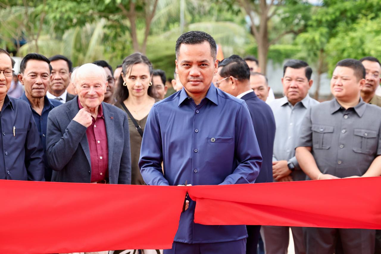 ឯកឧត្តមអភិសន្តិបណ្ឌិត ស សុខា លើកទឹកចិត្តអង្គការកុមារកម្ពុជារីករាយ បន្តបេសកកម្មជួយកុមារក្រីក្រ និងងាយរងគ្រោះ