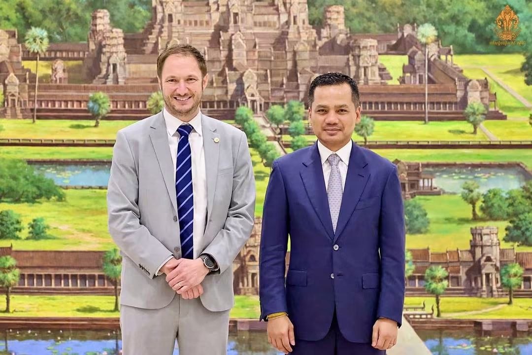 ប្រធានក្រុមការងារអាំងទែប៉ូល សរសើរស្នាដៃបង្ក្រាបស្កេម និងបានជម្រាប ឯកឧត្តមអភិសន្តិបណ្ឌិត ស សុខា ពីគម្រោងនាំគ្រួសារមកដើរកម្សាន្តនៅកម្ពុជា