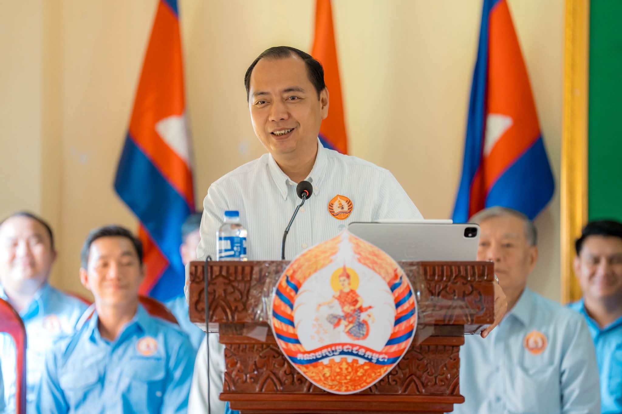 ប្រធានក្រុមការងារគណបក្សចុះមូលដ្ឋានខេត្តក្រចេះ៖ ការពង្រឹងកម្លាំងបក្សនៅមូលដ្ឋាន ជាគន្លឹះនៃការបន្តបេសកកម្មបម្រើប្រជាជន និងអភិវឌ្ឍឃុំ-សង្កាត់ឱ្យកាន់តែរីកចម្រើន